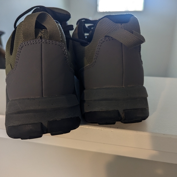 Men's hiking Adidas shoes - Picture 3 of 3